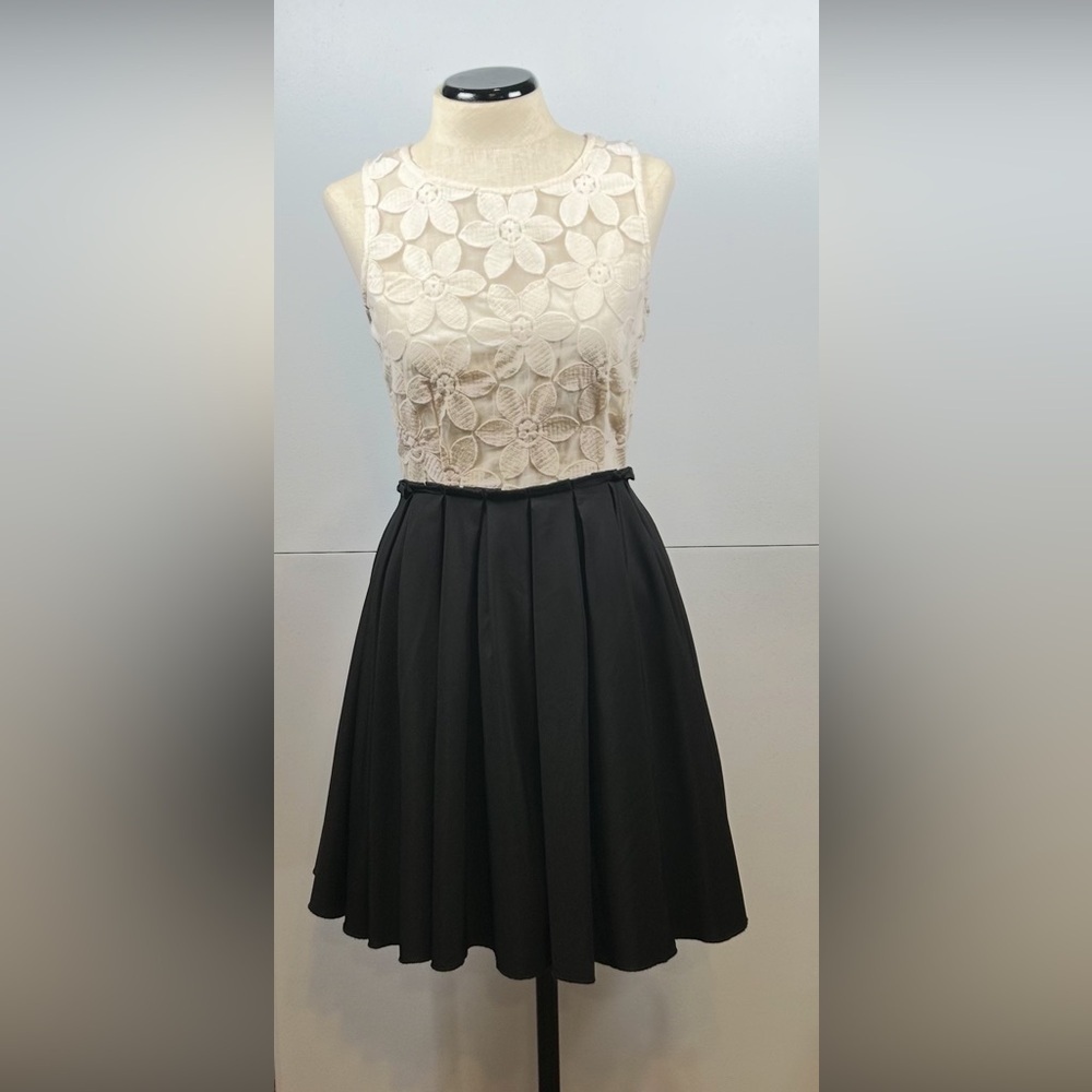 Altar'd State Cream Floral Lace/ Black Sleeveless. Mini Dress. Size Small.